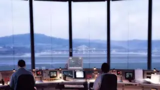Imagen de archivo de la torre de control del aeropuerto de Bilbao