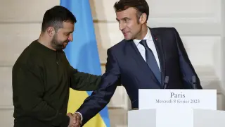Ucraina, Macron accolglie Zelensky e Scholz all'Eliseo
