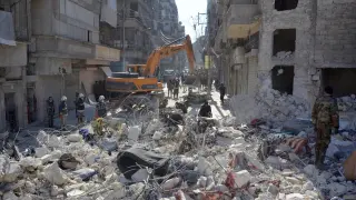 Tareas de desescombro en Alepo