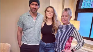 Blake Lively y Ryan Reynolds en un post de Instagram en el que se ve a la actriz tras el embarazo.