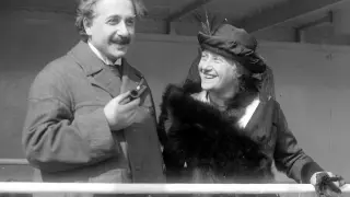 Albert Einstein con su segunda esposa, su prima Elsa, con la que vino a Zaragoza en 1923.