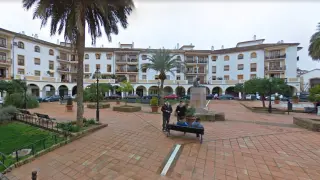 Plaza Fernández Viagas, en Antequera, Málaga, donde han hallado al hombre sin vida.