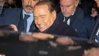 Silvio Berlusconi esprime il suo voto per le elezioni regionali 2023