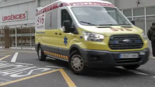 Una ambulancia a las puertas del hospital en Valencia.