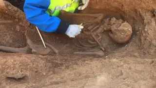Hallan una tumba de un hombre adulto de la época romana en las obras de Via Laietana