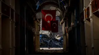 Los operativos de búsqueda continúan tras fuerte terremoto en Turquia