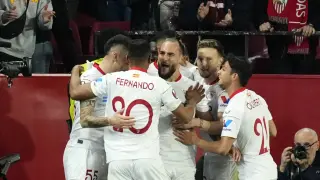 Europa League: el Sevilla celebra uno de los goles ante el PSV