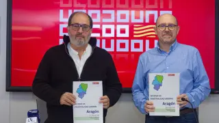 Luis Clarimón y Manuel Pina, hoy, en la sede de CC. OO. Aragón.