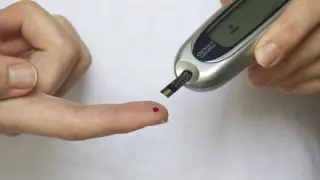 Reflectómetro para medir el azúcar en sangre. Diabetes. Diabéticos. gsc