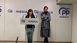 Gemma Allué, actual portavoz del PP en el Ayuntamiento de Huesca, y Lorena Orduna, candidata popular a la alcaldía oscense.