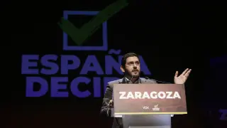 Alejandro Nolasco, durante su intervención en el mitin del líder nacional en Zaragoza, este viernes.