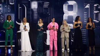 El once ideal de la FIFA, en los premios 'The Best'. Mapi León está en el centro, la tercera por la izquierda.