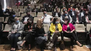 Carmen Herrero (de amarillo), junto a Elena Allué, en el congreso del PAR celebrado en otoño de 2021 y que anuló un juez por irregularidades