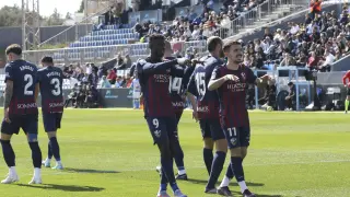 Obeng y Joaquín celebran uno de los goles marcados en el empate a dos frente al Ibiza.