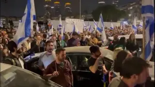 Protesta masiva contra la mujer de Netanyahu en una peluquería