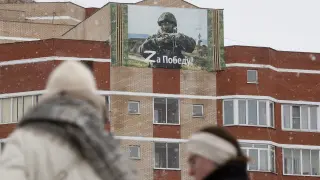 Cartel sobre la guerra de Ucrania en Moscú