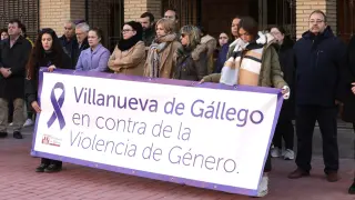 Concentración de repulsa por el asesinato de Mari Carmen, en Villanueva de Gállego.