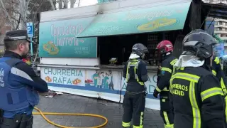 Herido muy grave el trabajador de un quiosco de churros incendiado en Madrid