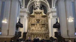 El altar mayor sin los andamios que lo cubrían.