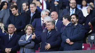El presidente del Barcelona, Joan Laporta, durante el partido de LaLiga entre Barcelona y Valencia, este domingo en el Camp Nou.