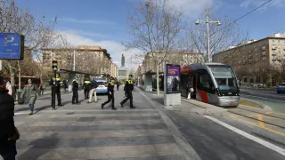 Lugar donde se ha producido el atropello del ciclista por el tranvía, en la plaza de San Francisco de Zaragoza.