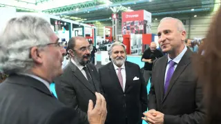 El presidente aragonés, Javier Lambán, junto a Joaquin Olona, Manuel Teruel, e Isaac Navarro, consejero delegado de Contazara, en la inauguración de Smagua.