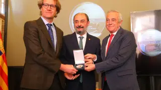 El Gobierno de Aragón hace entrega de la medalla a los valores humanos a la Fundación Manuel Giménez Abad