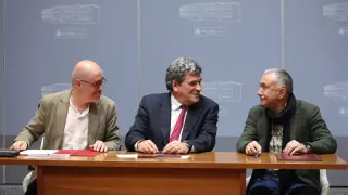 El ministro de Inclusión y Seguridad Social, José Luis Escrivá, y los secretario generales de CCOO y UGT, Unai Sordo y Pepe Álvarez