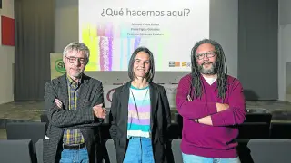 Manuel Pinos, Paula Figols y Federico Abizanda, autores del informe ‘¿Qué hacemos aquí?’.