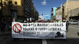 Manifestación en Zaragoza para rechazar las macroinstalaciones de renovables.