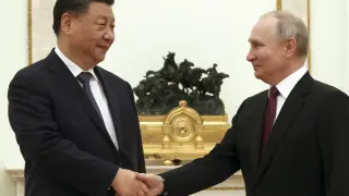 El presidente chino, Xi Jinping, y su homólogo   ruso, Vladímir Putin