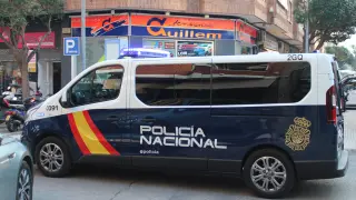 Nota De Prensa Y Fotografía De Recurso:"La Policía Nacional Detiene A Un Joven Por Apuñalar, Amordazar, Maniatar Y Robar A Otro"