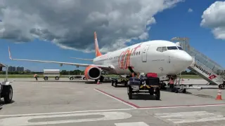 Un avión en el aeropuerto Eurico de Aguiar Salles