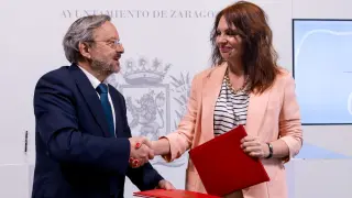 Álvaro Bajén, secretario general de UPTA-Aragón, y Carmen Herrarte, consejera de Economía del Ayuntamiento de Zaragoza.
