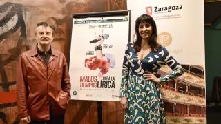 Los protagonistas de la obra 'Malos tiempos para la lírica', en su presentación en el Teatro Principal de Zaragoza.
