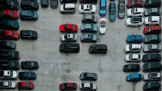 Vista aérea de un parking