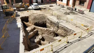 Vista general de las excavaciones arqueológicas en la plaza de España de Velilla de Ebro.