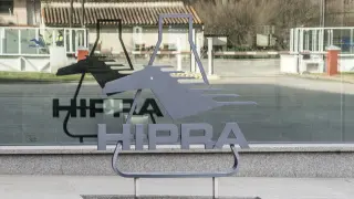 Archivo - Símbolo de Hipra en su sede