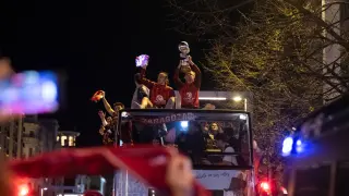 Celebración en el centro de Zaragoza de la victoria del Casademont Zaragoza en la Copa de la Reina 2023.