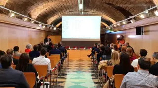 El vicepresidente aragonés Arturo Aliaga en la reunión que ha tenido lugar hoy con los clústeres de Aragón en el edificio Pignatelli.