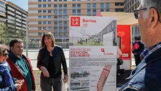 La candidata del PSOE a la Alcaldía, Lola Ranera, este martes en la explanada de la Estación del Norte.
