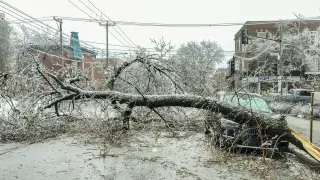 Heavy ice storms in Ontario and Quebec