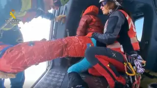 Rescate de una esquiadora de montaña lesionada en el Portillón superior de Benasque.