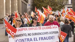 Trabajadores de Telnet protestan en la plaza del Pilar de Zaragoza.
