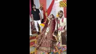 Una novia se da a la fuga en la India tras disparar al aire en su boda