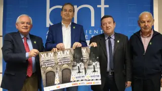 José Antonio Lázaro, Alfonso Adán, Cosme García y José Aguayos en el Ayuntamiento de Binéfar.