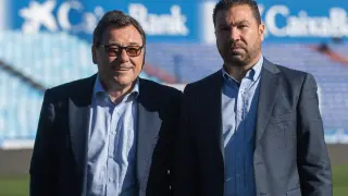 Raúl Sanllehí y Juan Carlos Cordero, director general y director deportivo del Real Zaragoza, juntos en La Romareda.