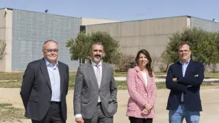 Enrique Playan, Pedro Sánchez, María Vicente y Adán Usán, en la sede de Aquagraria.