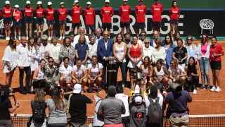 El Club de Tenis Puente Romano de Marbella acogió la eliminatoria de la Copa Billie Jean King entre España y México y un homenaje a todas las jugadoras españolas que han participado