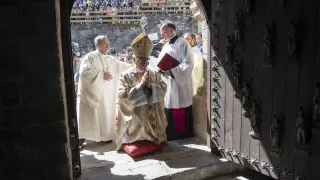 La apertura de la 'Puerta del Perdón' del Monasterio de Santo Toribio inaugura el nuevo Año Jubilar.